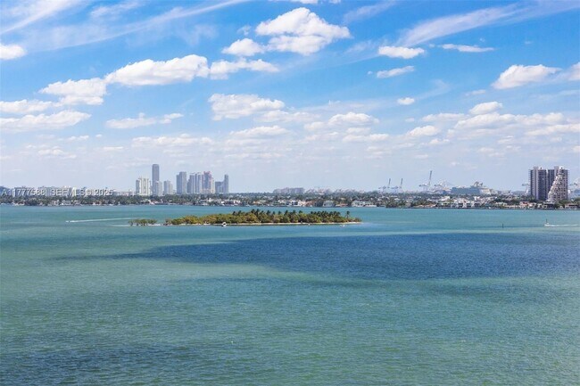 Foto del edificio - 2900 NE 7th Ave