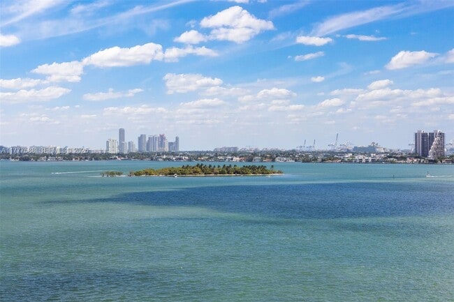 Building Photo - 2900 NE 7th Ave