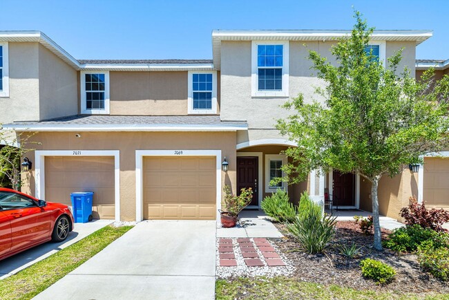 Foto del edificio - Beautiful Riverview Townhome