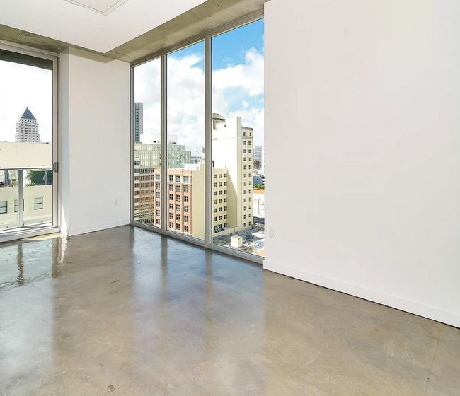 Foto del edificio - 151 SE 1st St