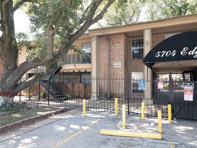 Building Photo - 5704 Edgemoor Dr