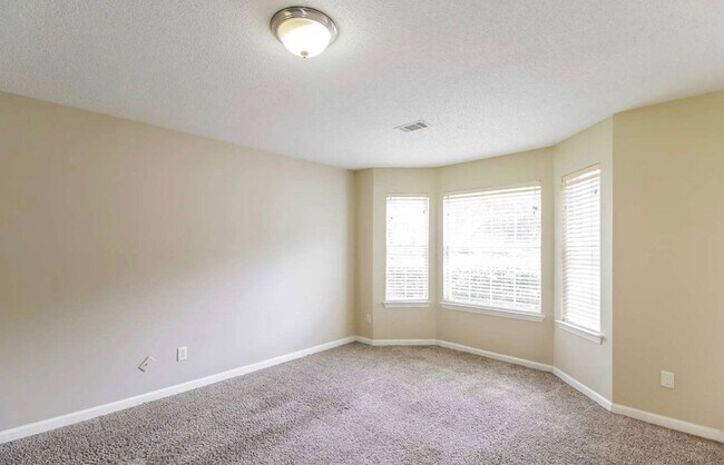 Foto del edificio - 6849 Fireside Ln
