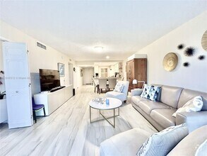 Building Photo - 3800 Oaks Clubhouse Dr