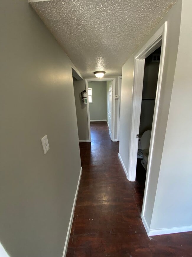 Foto del edificio - **Spacious 2 Bedroom | 1.5 Bath with Functional Layout**