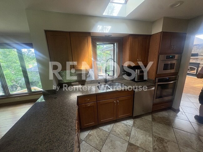 Building Photo - 5BD/2.5BA Home in New Hope Available Now