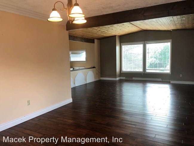 Building Photo - 5 br, 3 bath House - 2747 Dawn Drive