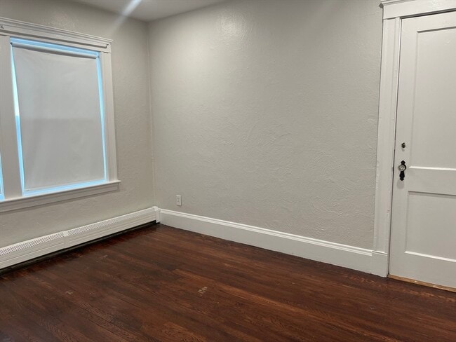 Building Photo - 12 Meadow St