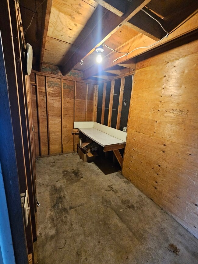 private storage unit - 2830 N Julia St