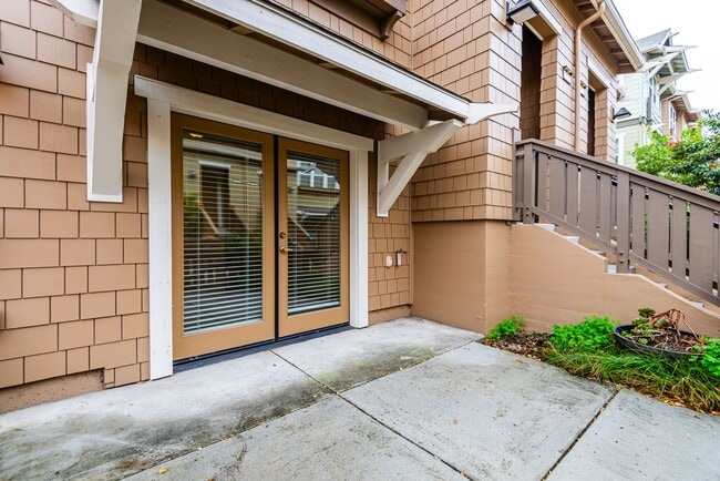 Building Photo - Modern 4BR Townhome w/ Solar, Tesla Powerwalls & 2-Car Garage