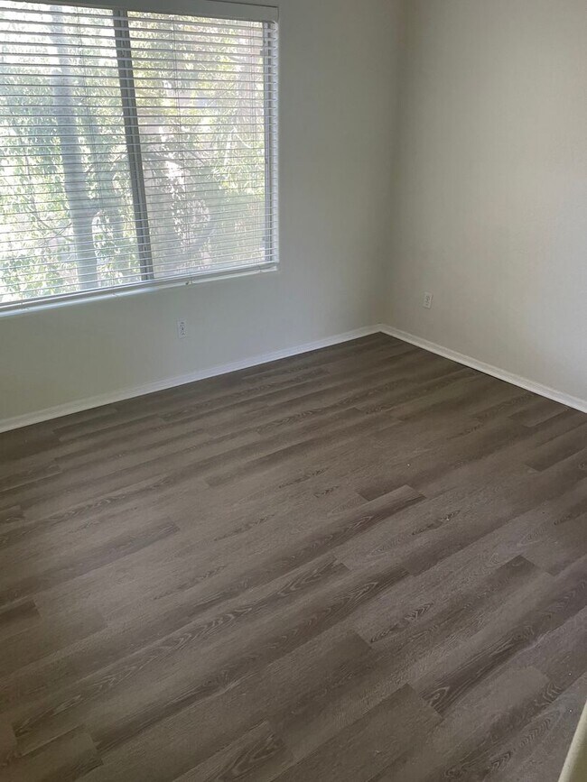 Foto del edificio - 1351 N Pleasant Dr