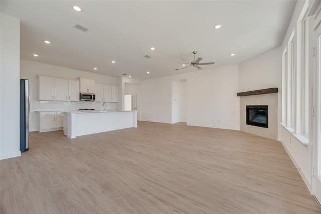 Building Photo - 1604 Adams Dr