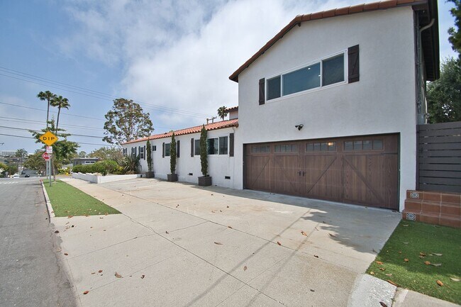 Foto del edificio - Fully Remodeled Spanish Style Home - Walk ...