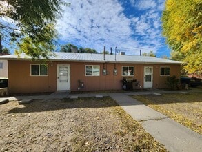 Building Photo - 1406 Saiz Ln