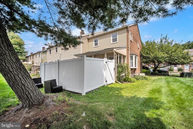 Building Photo - 20 Gatehouse Ln