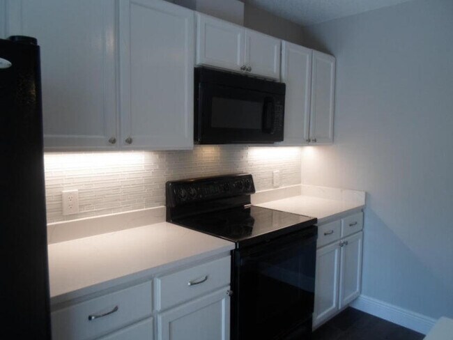 Building Photo - 3627 SW Sunset Trace Cir
