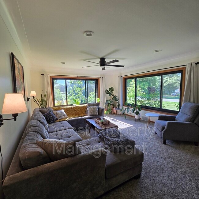 Foto del edificio - 4663 Marigold St SE