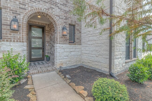 Building Photo - 15006 La Strada Dr