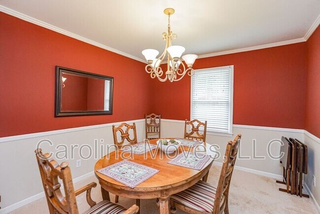 Foto del edificio - 4700 Coach Hill Dr