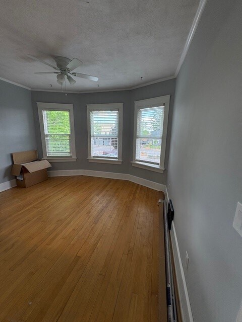 Sala de estar - 219 S 4th St