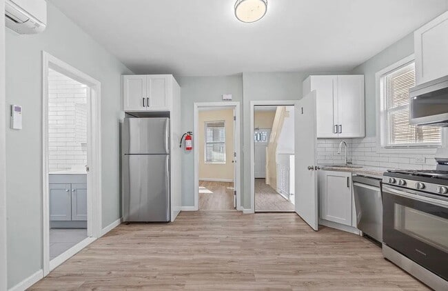 Building Photo - 413 Lanza Ave