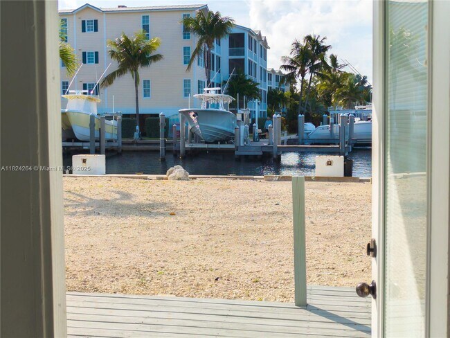 Foto del edificio - 74560 Overseas Hwy
