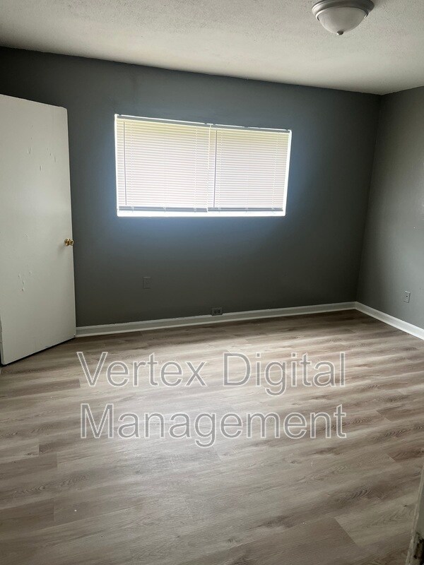 Foto del edificio - 3390 Benbow Dr