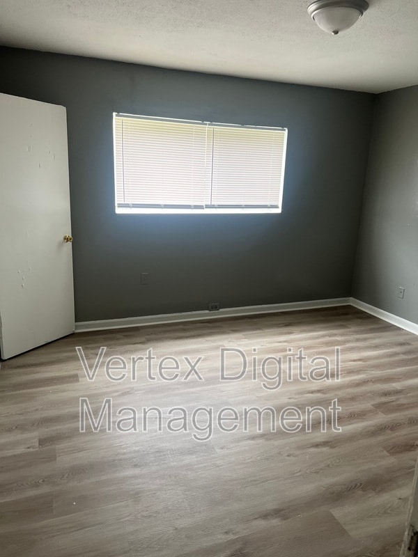 Building Photo - 3390 Benbow Dr