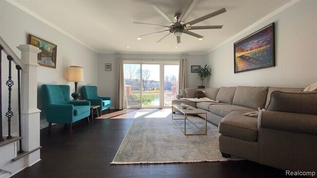 Foto del edificio - 334 W Crescent Ln