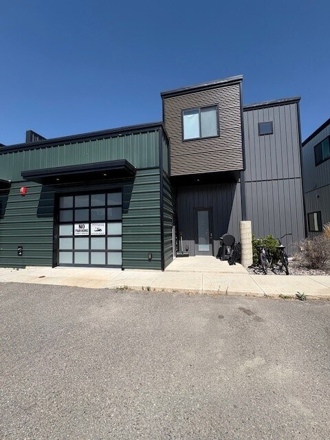 entrada exterior - 49 Intrepid Dr