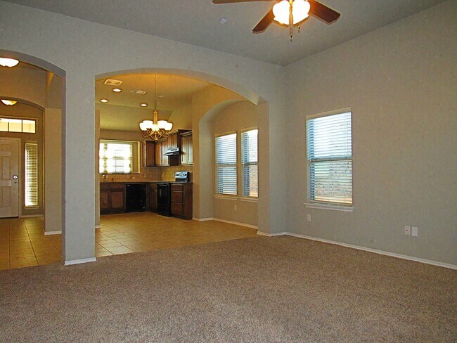 Building Photo - Pleasing 3 Bedroom Home in Deer Creek!  Mo...