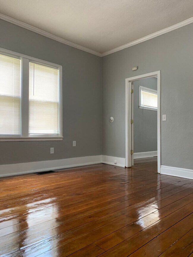 Building Photo - 1021 Hudson Rd