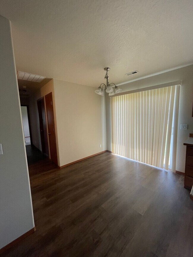 Building Photo - Stunning Ranch Style Home in Coeur D Alene...