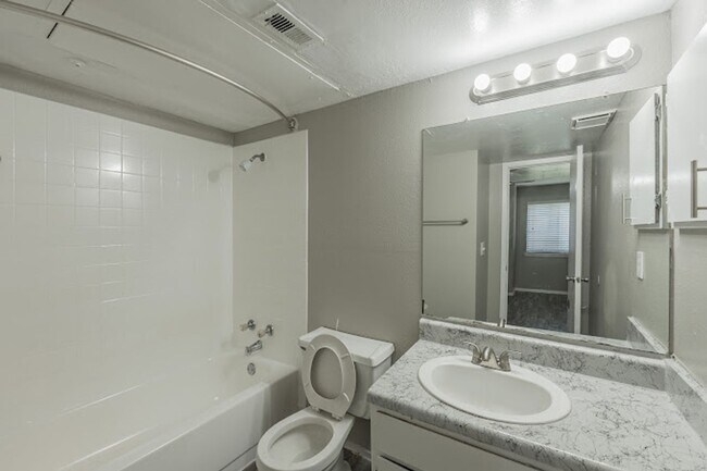 Foto del edificio - Great Location!