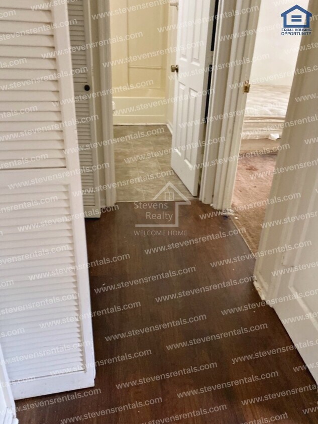 Building Photo - Private, Easy-Care Lifestyle