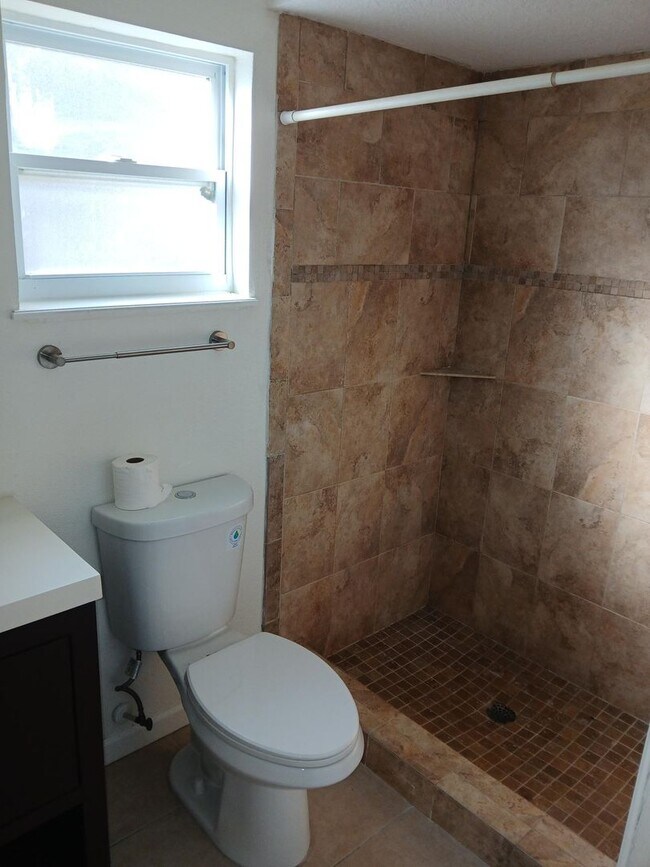 Building Photo - Remodeled, 4 Bedroom, 2 Bathroom close to schools, shopping and highways ...