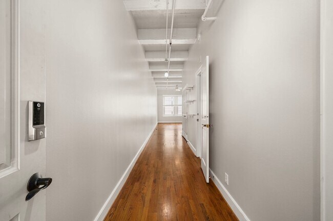 Building Photo - 1120 Texas Ave