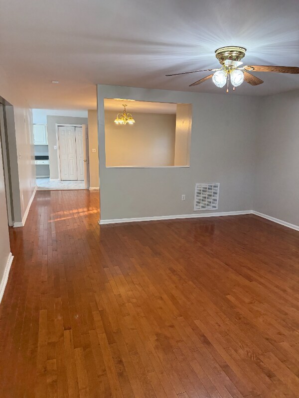 Foto del edificio - 1461 Westdale Ln