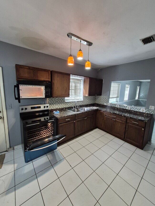 Foto del edificio - 1068 NW 31st St