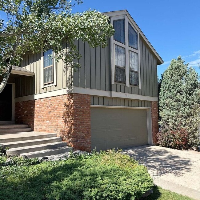 Foto del edificio - 3044 E Fremont Dr
