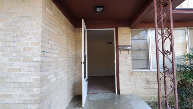Foto del edificio - 3208 Whitfield St