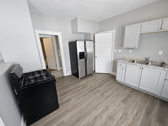 Foto del edificio - 3784 E 114th St