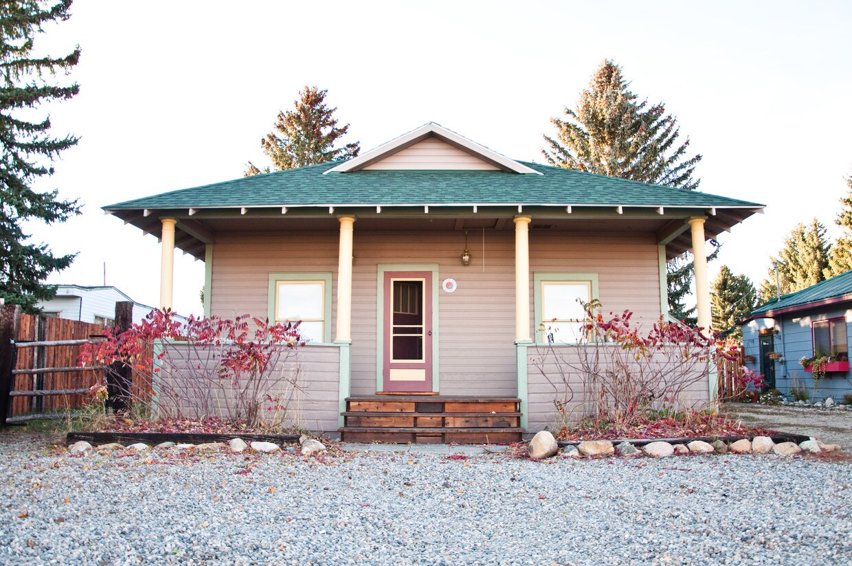 7 S Railway Ave, Roberts, MT 59070 House for Rent in Roberts, MT