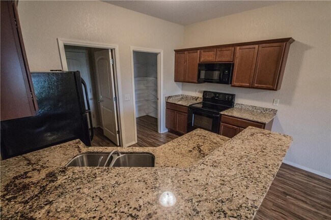 Foto del edificio - 1230 Marigold Rd