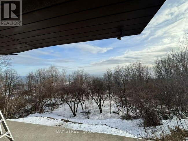 Building Photo - 11 Redland Crescent W