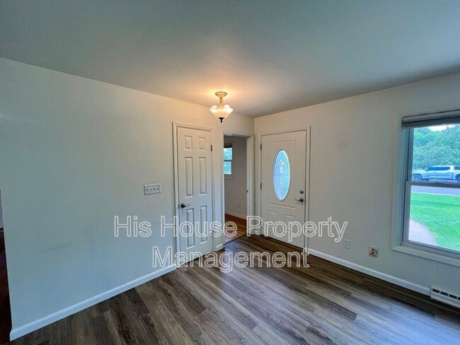 Building Photo - 1831 20th Ave