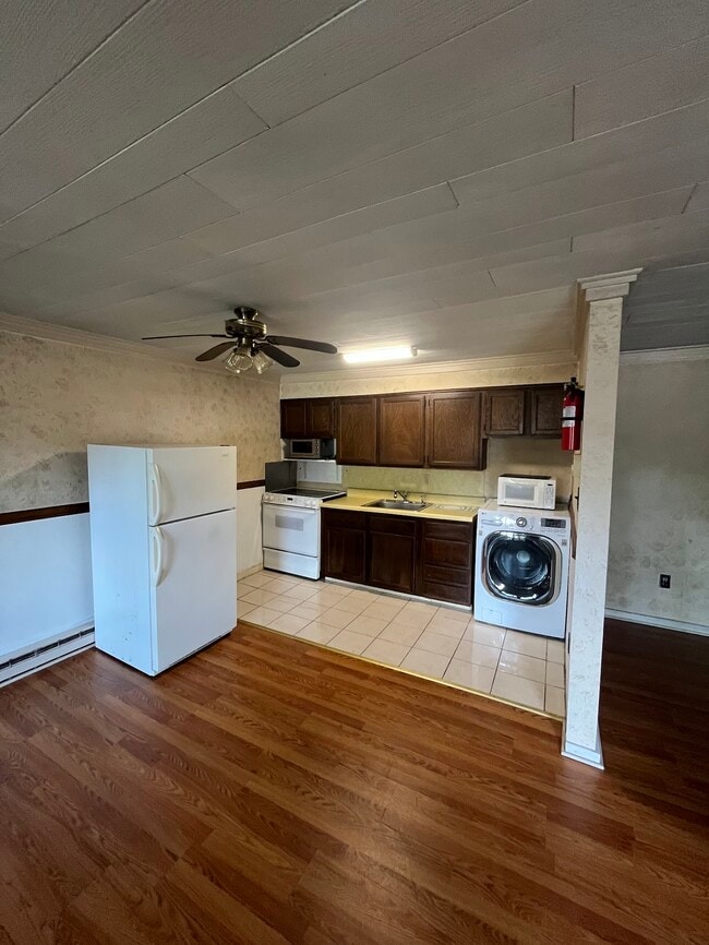 Building Photo - Chestnut Grove Village 17, 18, 19