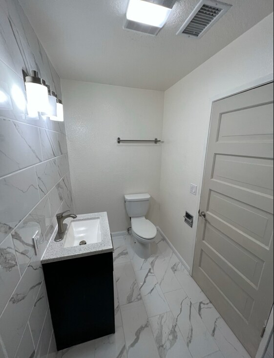 Foto del edificio - 829 W 19th St