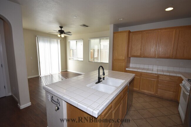 Foto del edificio - 268 Phoenix Cir
