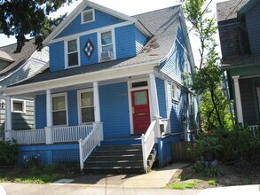 Building Photo - 1828 SE Morrison St