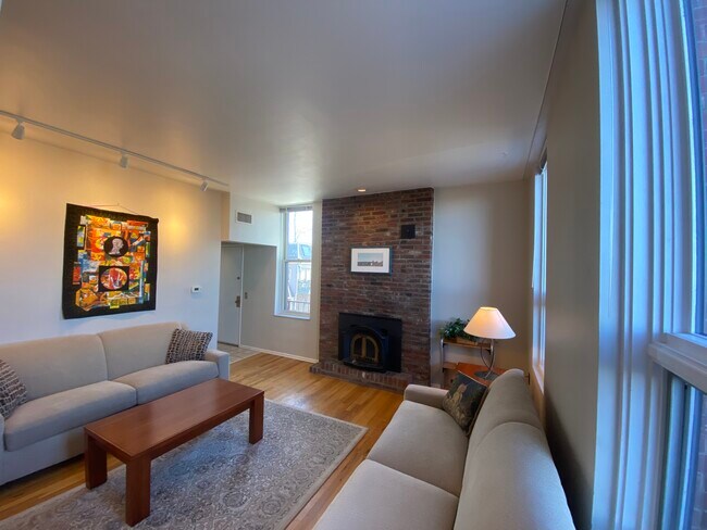Building Photo - 137 Grandview Ave